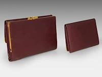 A cartier burgundy 'trinity' top handle bag, wallet and two 'must de cartier' wallets - afbeelding 13 van  16