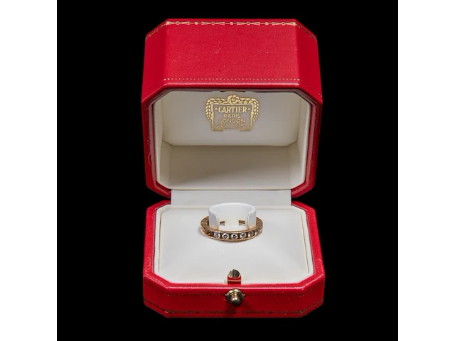 A cartier 'lanieres' ring in 18ct yellow gold and diamond, weight: 4,9 g - afbeelding 5 van  16