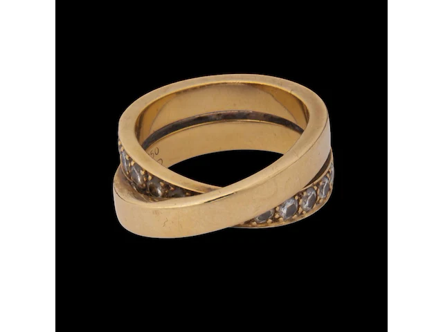A cartier 'paris nouvelle vague' crossover ring, 18ct yellow gold and diamonds, 17,7 g (+) - afbeelding 7 van  20
