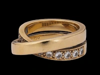 A cartier 'paris nouvelle vague' crossover ring, 18ct yellow gold and diamonds, 17,7 g (+) - afbeelding 18 van  20