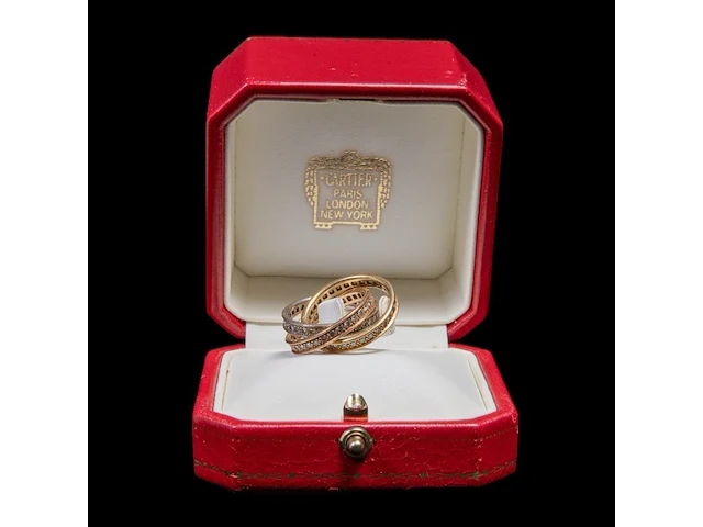A cartier 'trinity' 18ct tricolour gold and diamond ring, weight: 8,5 g (+) - afbeelding 10 van  14