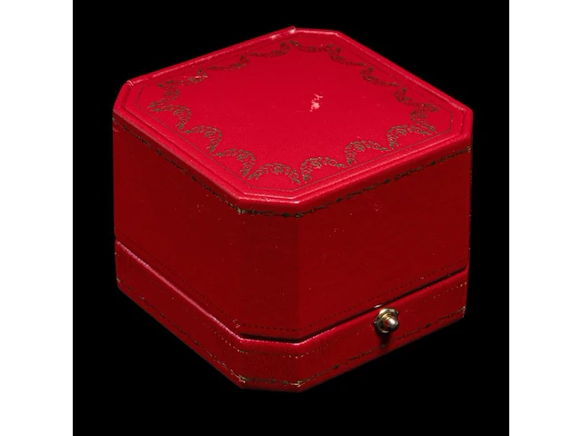 A cartier trinity 'les must de cartier' ring in 18ct tricolour gold, weight: 6,6 g (+) - afbeelding 8 van  12