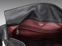 A cartier trinity ring, black leather shoulder bag 20 x 28 x 6 cm. (7.87 x 11.01 x 2.35 in.) - afbeelding 2 van  10