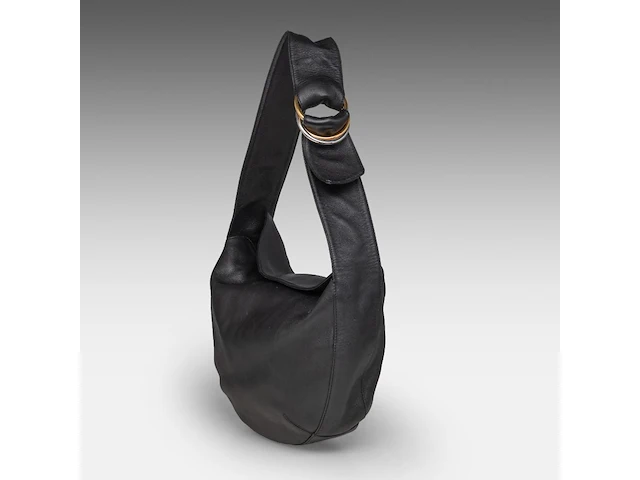 A cartier trinity ring, black leather shoulder bag 20 x 28 x 6 cm. (7.87 x 11.01 x 2.35 in.) - afbeelding 4 van  10