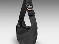A cartier trinity ring, black leather shoulder bag 20 x 28 x 6 cm. (7.87 x 11.01 x 2.35 in.) - afbeelding 4 van  10