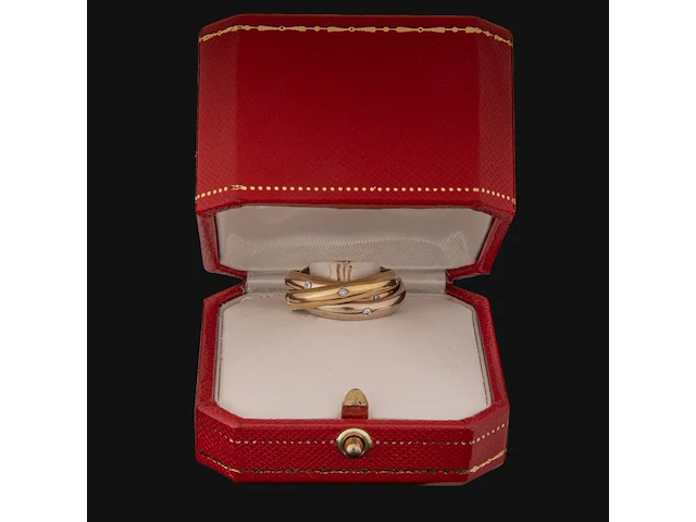 A cartier trinity ring in 18ct tricolour gold and diamonds, weight: 12 g (+) - afbeelding 2 van  10