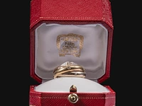 A cartier trinity ring in 18ct tricolour gold and diamonds, weight: 12 g (+) - afbeelding 10 van  10