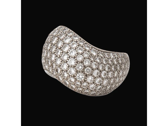 A cartier 'wave' 18ct white gold ring and diamonds, weight: 18,1 g (+) - afbeelding 2 van  5