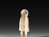 A carved bone folk figure of a man holding his bird, germany, late 19thc 10.5 cm. (4.12 in.) - afbeelding 2 van  4