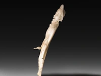 A carved bone folk figure of a man holding his bird, germany, late 19thc 10.5 cm. (4.12 in.) - afbeelding 3 van  4