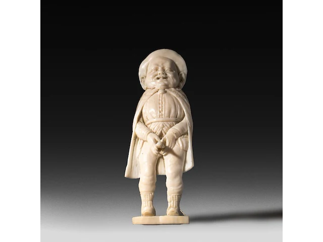 A carved bone folk figure of a man holding his bird, germany, late 19thc 10.5 cm. (4.12 in.) - afbeelding 4 van  4