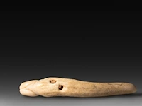 A carved horn phallic netsuke, japan, l 8 cm - afbeelding 3 van  4
