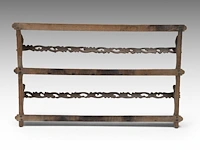 A carved oak wall hanging plate rack or shelf, late 19thc 66 x 107 cm. (25.98 x 42.13 in.) - afbeelding 2 van  6