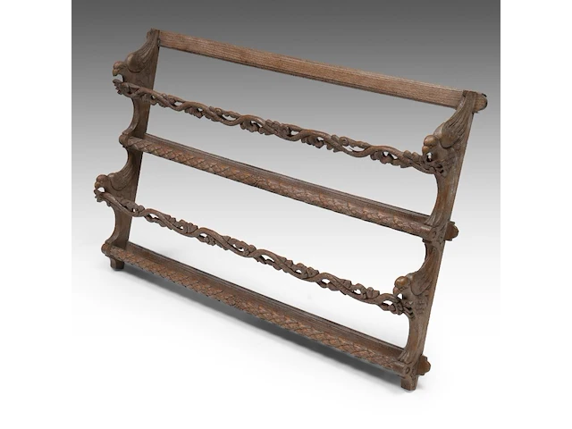 A carved oak wall hanging plate rack or shelf, late 19thc 66 x 107 cm. (25.98 x 42.13 in.) - afbeelding 3 van  6