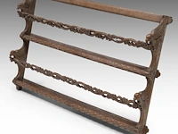A carved oak wall hanging plate rack or shelf, late 19thc 66 x 107 cm. (25.98 x 42.13 in.) - afbeelding 3 van  6
