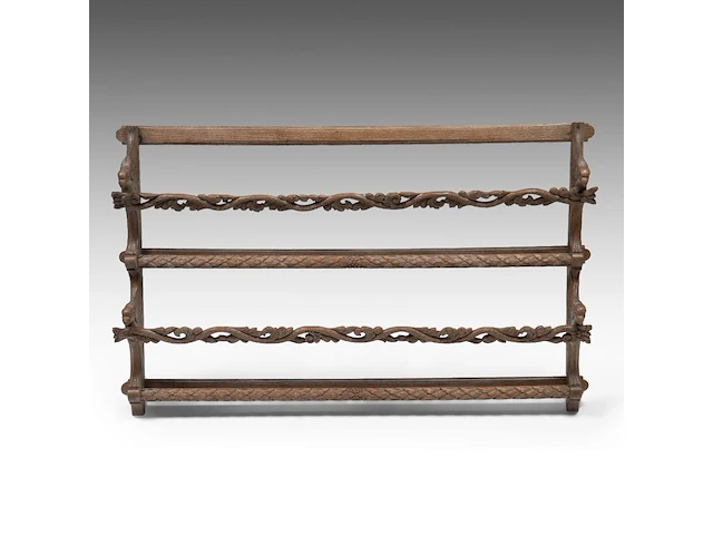 A carved oak wall hanging plate rack or shelf, late 19thc 66 x 107 cm. (25.98 x 42.13 in.) - afbeelding 4 van  6