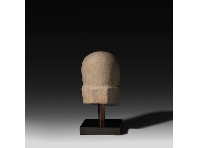 A carved stone lingam, khmer, cambodia, 8thc 20 x 12 cm. (7.87 x 4.71 in.) - afbeelding 2 van  4