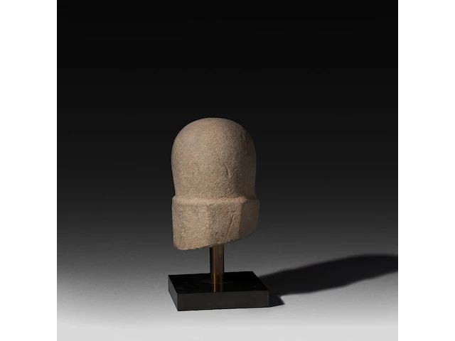 A carved stone lingam, khmer, cambodia, 8thc 20 x 12 cm. (7.87 x 4.71 in.) - afbeelding 3 van  4