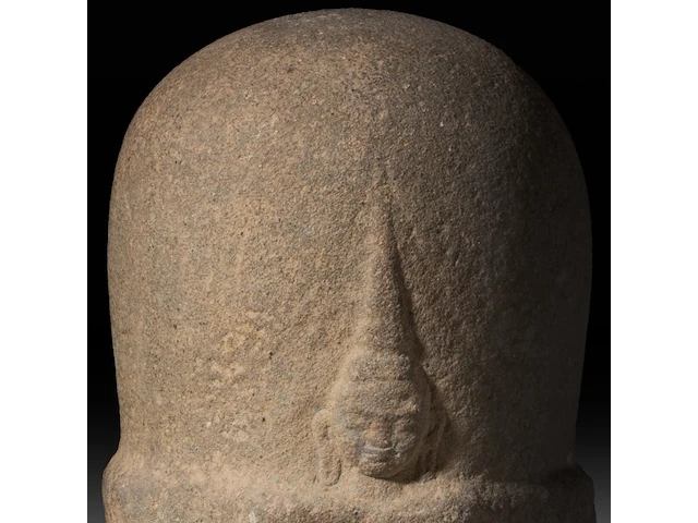 A carved stone lingam, khmer, cambodia, 8thc 20 x 12 cm. (7.87 x 4.71 in.) - afbeelding 4 van  4