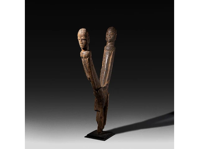 A carved wooden fertility statue of a couple having intercourse, lobi people, burkina faso 58 cm. (22.82 in.) - afbeelding 1 van  5