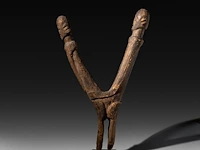 A carved wooden fertility statue of a couple having intercourse, lobi people, burkina faso 58 cm. (22.82 in.) - afbeelding 2 van  5