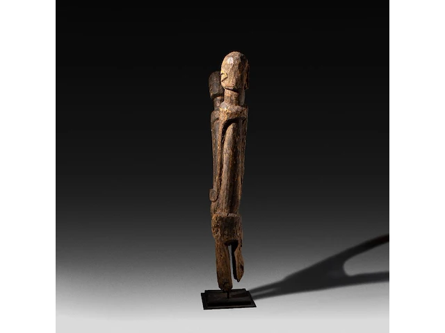A carved wooden fertility statue of a couple having intercourse, lobi people, burkina faso 58 cm. (22.82 in.) - afbeelding 3 van  5