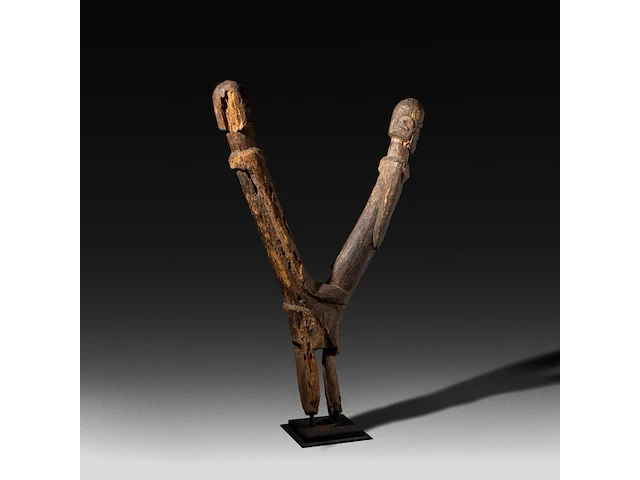 A carved wooden fertility statue of a couple having intercourse, lobi people, burkina faso 58 cm. (22.82 in.) - afbeelding 4 van  5
