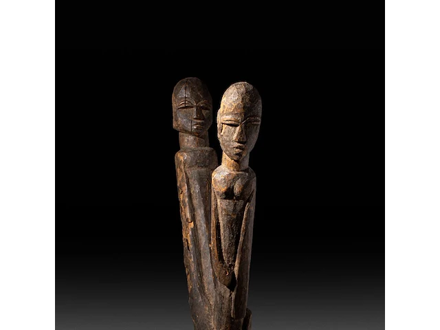 A carved wooden fertility statue of a couple having intercourse, lobi people, burkina faso 58 cm. (22.82 in.) - afbeelding 5 van  5