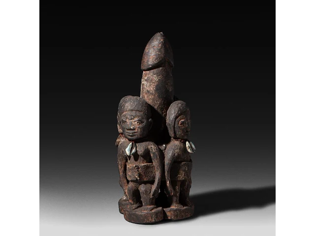 A carved wooden fon fertility statue, benin, early 20thc 30 x 12.5 cm. (11.81 x 4.91 in.) - afbeelding 1 van  6