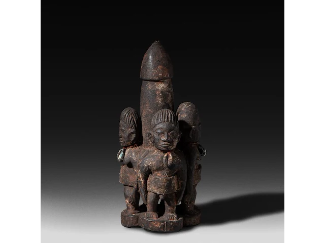 A carved wooden fon fertility statue, benin, early 20thc 30 x 12.5 cm. (11.81 x 4.91 in.) - afbeelding 2 van  6