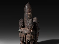 A carved wooden fon fertility statue, benin, early 20thc 30 x 12.5 cm. (11.81 x 4.91 in.) - afbeelding 2 van  6