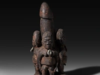 A carved wooden fon fertility statue, benin, early 20thc 30 x 12.5 cm. (11.81 x 4.91 in.) - afbeelding 3 van  6