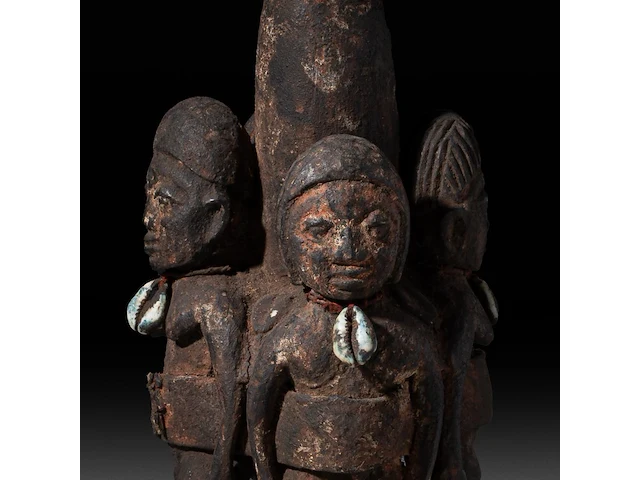 A carved wooden fon fertility statue, benin, early 20thc 30 x 12.5 cm. (11.81 x 4.91 in.) - afbeelding 6 van  6