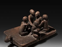 A carved wooden group depicting a circumcision ritual, luba people, r.d. congo, 20thc 10 x 23 cm. (3.94 x 9.06 in.) - afbeelding 2 van  4
