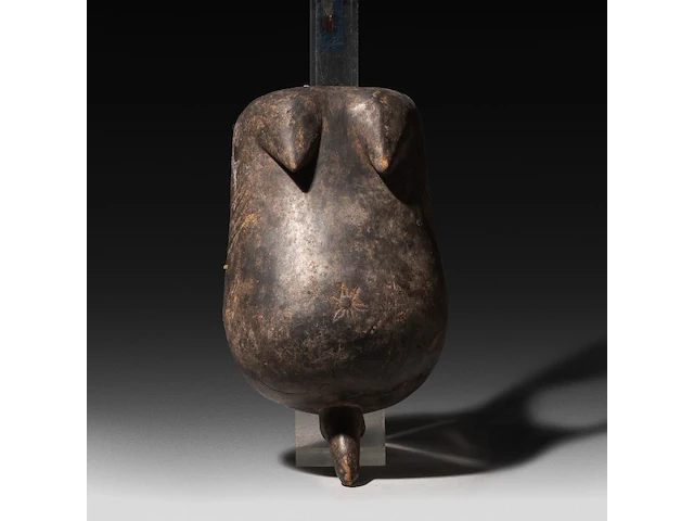 A carved wooden ritual hermaphrodite belly mask, makonde people, tanzania 45 cm. (17.71 in.) - afbeelding 1 van  4