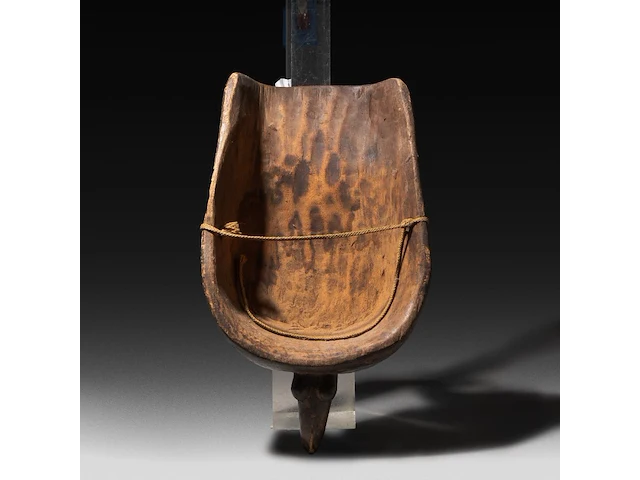 A carved wooden ritual hermaphrodite belly mask, makonde people, tanzania 45 cm. (17.71 in.) - afbeelding 2 van  4