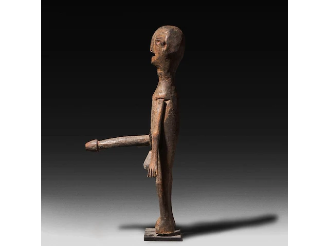 A carved wooden tribal puppet with an erection, zunu people, d.r. congo 58.5 cm. (23.03 in.) - afbeelding 2 van  5