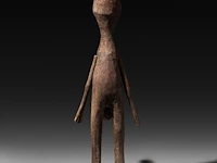 A carved wooden tribal puppet with an erection, zunu people, d.r. congo 58.5 cm. (23.03 in.) - afbeelding 3 van  5