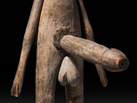 A carved wooden tribal puppet with an erection, zunu people, d.r. congo 58.5 cm. (23.03 in.) - afbeelding 4 van  5