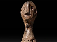 A carved wooden tribal puppet with an erection, zunu people, d.r. congo 58.5 cm. (23.03 in.) - afbeelding 5 van  5