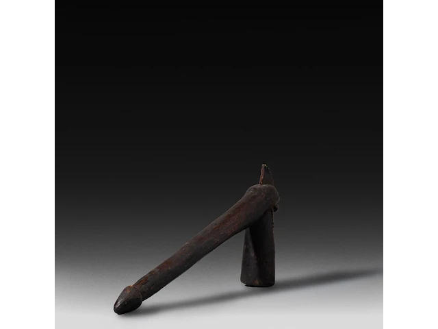 A carved wooden vanuatu tribal club, with two phallic ends, and a matching vanuatu pig killer 82 cm. (32.28 in.) - afbeelding 3 van  6