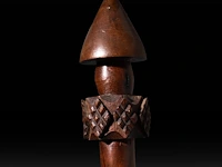 A carved wooden vanuatu tribal club, with two phallic ends, and a matching vanuatu pig killer 82 cm. (32.28 in.) - afbeelding 5 van  6