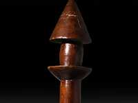 A carved wooden vanuatu tribal club, with two phallic ends, and a matching vanuatu pig killer 82 cm. (32.28 in.) - afbeelding 6 van  6
