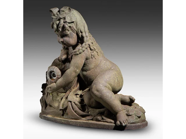 A cast-iron garden fountain sculpture of a girl with a jug 62 x 65 cm. (24.41 x 25.58 in.) - afbeelding 2 van  8