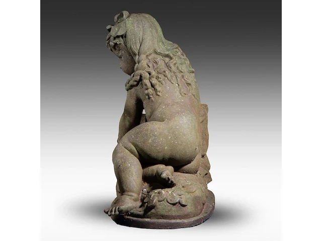 A cast-iron garden fountain sculpture of a girl with a jug 62 x 65 cm. (24.41 x 25.58 in.) - afbeelding 3 van  8
