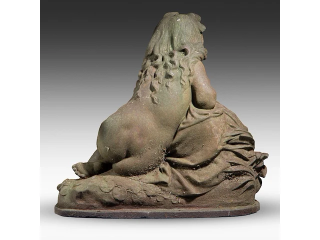 A cast-iron garden fountain sculpture of a girl with a jug 62 x 65 cm. (24.41 x 25.58 in.) - afbeelding 5 van  8