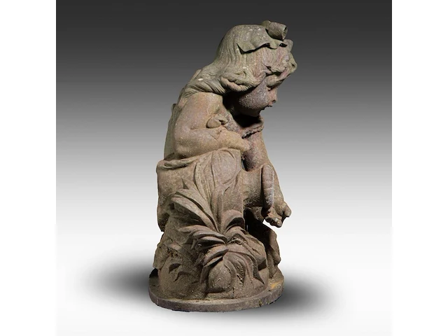 A cast-iron garden fountain sculpture of a girl with a jug 62 x 65 cm. (24.41 x 25.58 in.) - afbeelding 6 van  8