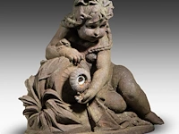 A cast-iron garden fountain sculpture of a girl with a jug 62 x 65 cm. (24.41 x 25.58 in.) - afbeelding 7 van  8