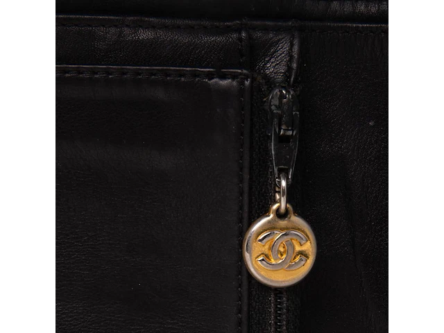 A chanel 'cambon ligne' tote bag and a chanel 'caviar' wallet - afbeelding 7 van  17