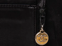 A chanel 'cambon ligne' tote bag and a chanel 'caviar' wallet - afbeelding 7 van  17